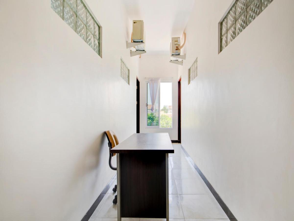 Oyo Life 3987 Kost Aditya Hotel 2*