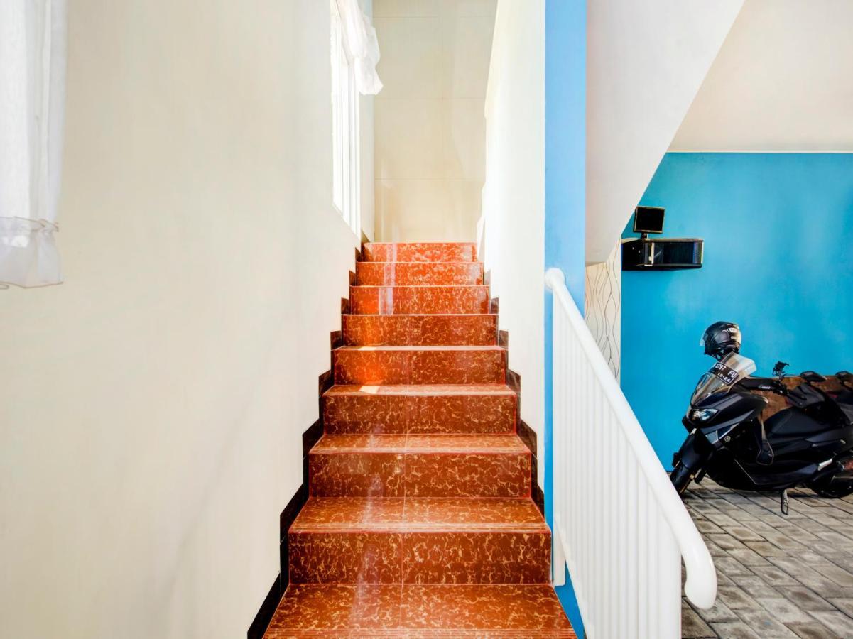 Oyo Life 3987 Kost Aditya Hotel 2*