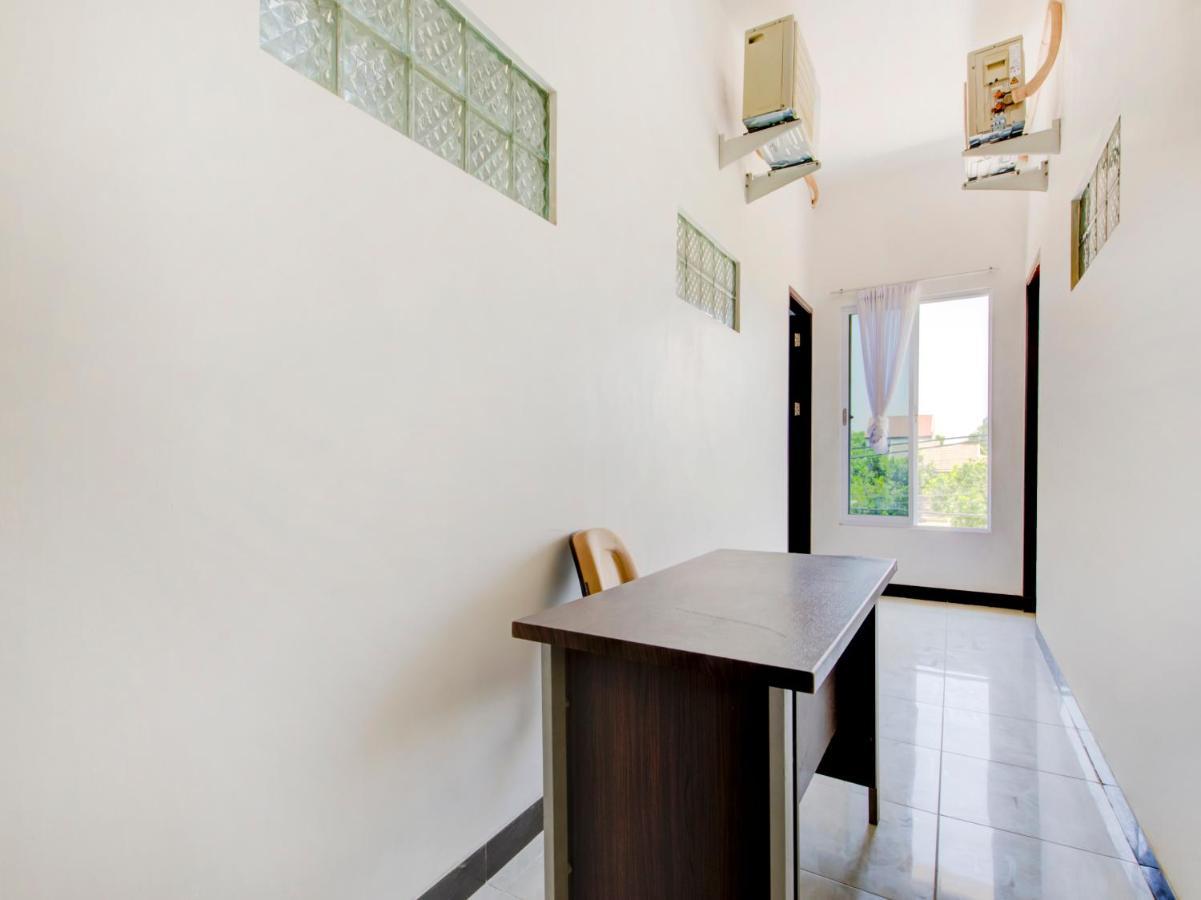 Oyo Life 3987 Kost Aditya Hotel