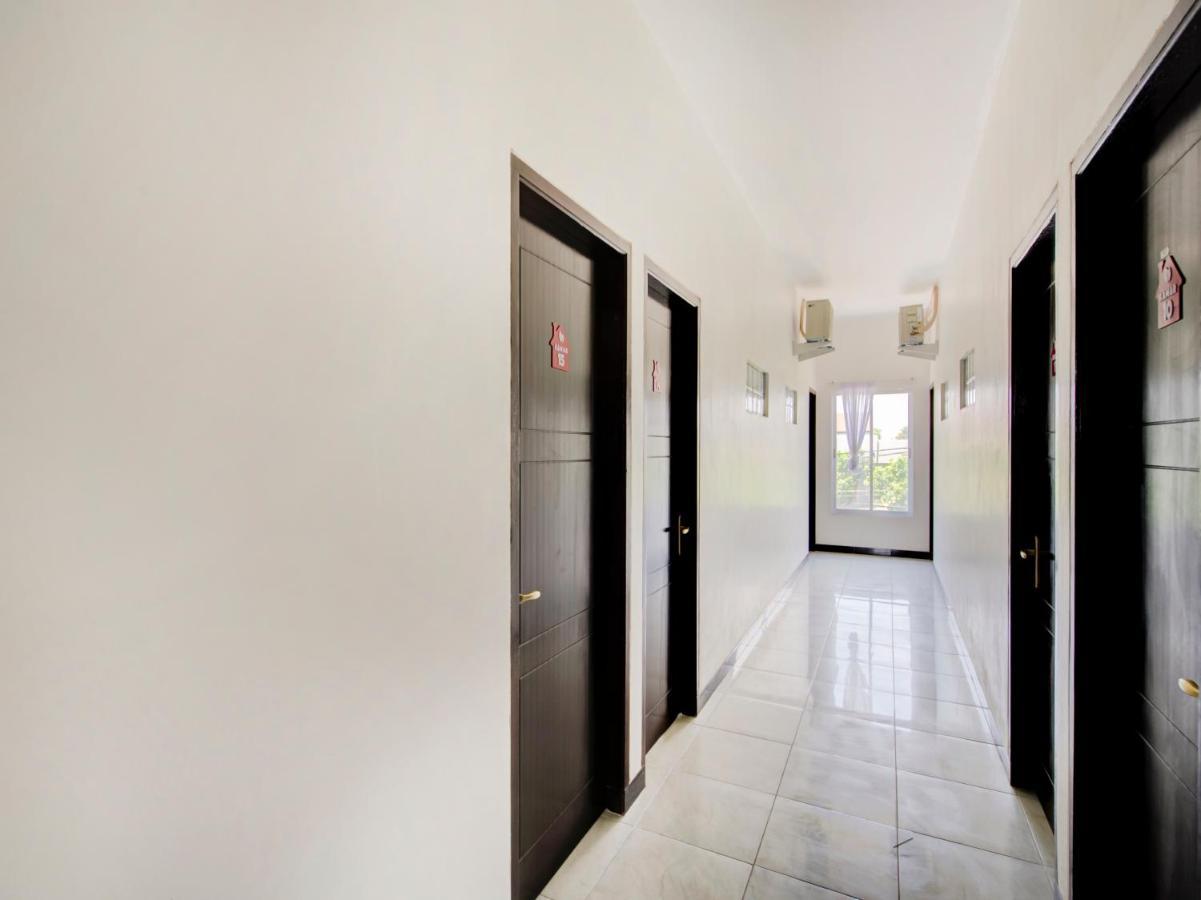 Oyo Life 3987 Kost Aditya Surabaya