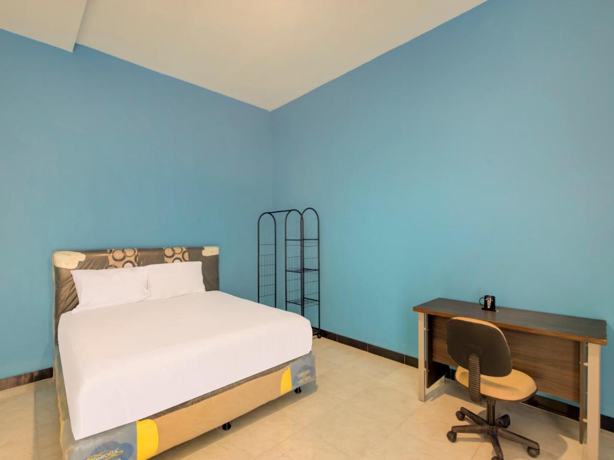 Oyo Life 3987 Kost Aditya 2*