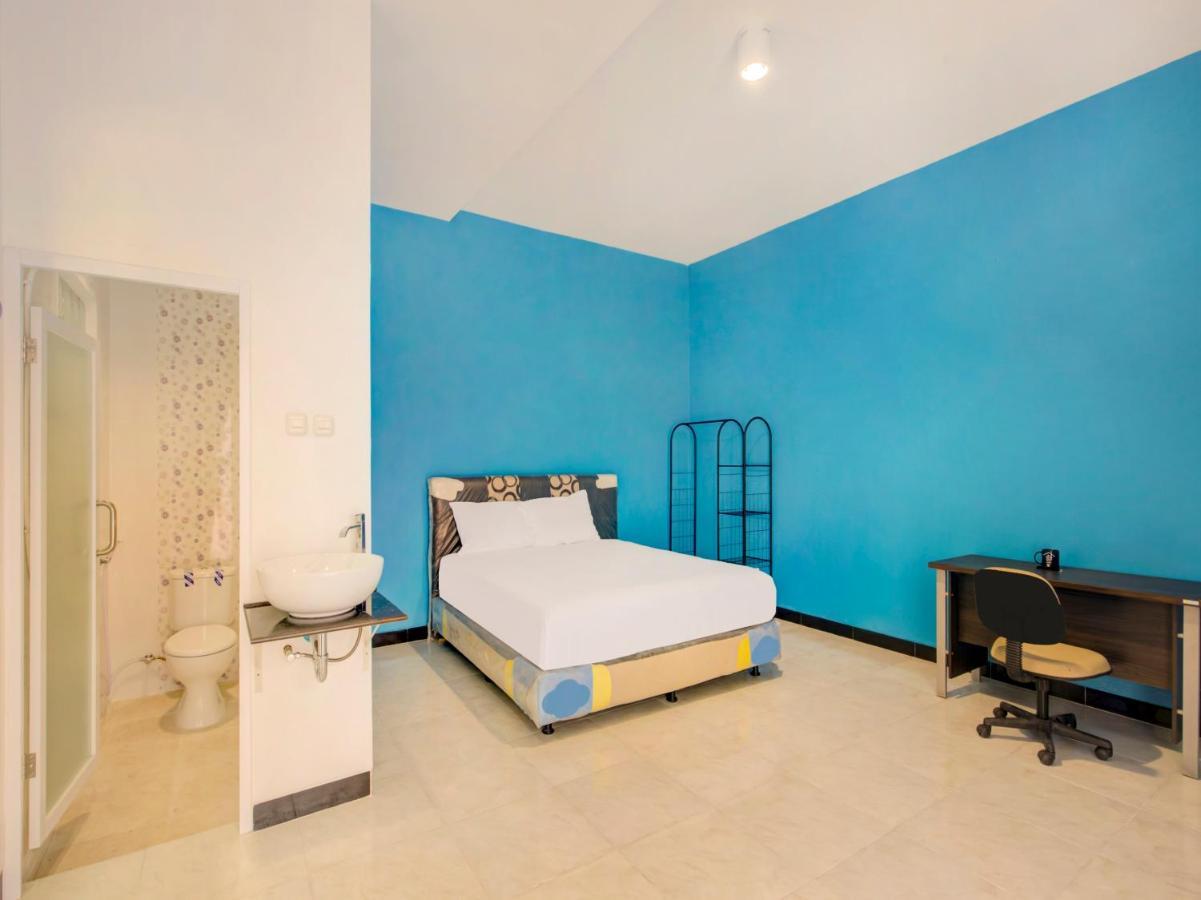 Hotel Oyo Life 3987 Kost Aditya Surabaya