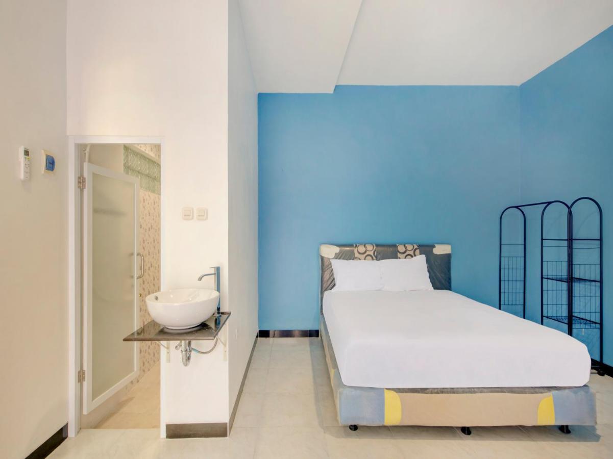 Oyo Life 3987 Kost Aditya