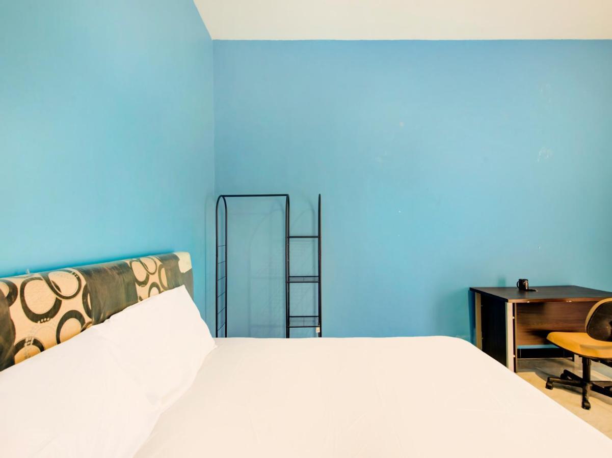 Hotel Oyo Life 3987 Kost Aditya 2*